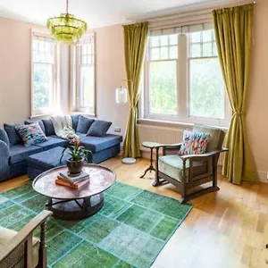  Apartment Three-storey, Renovated 1890s Heritage In Spitalfields Market